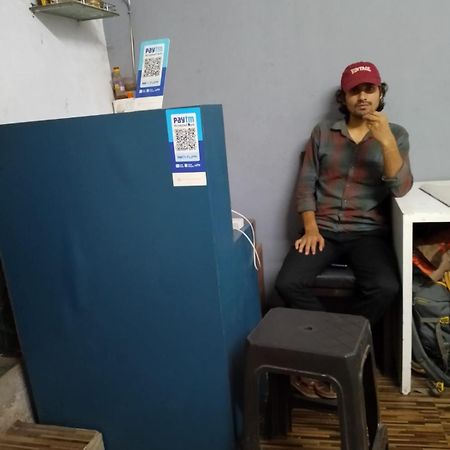 Bapuji Dormitory Hostel Мумбаи Экстерьер фото