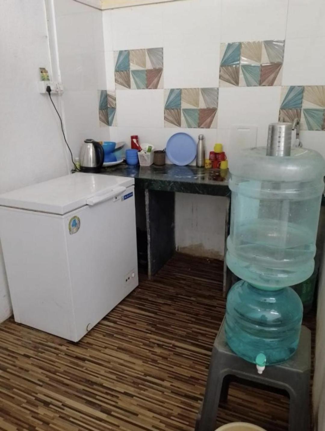 Bapuji Dormitory Hostel Мумбаи Экстерьер фото