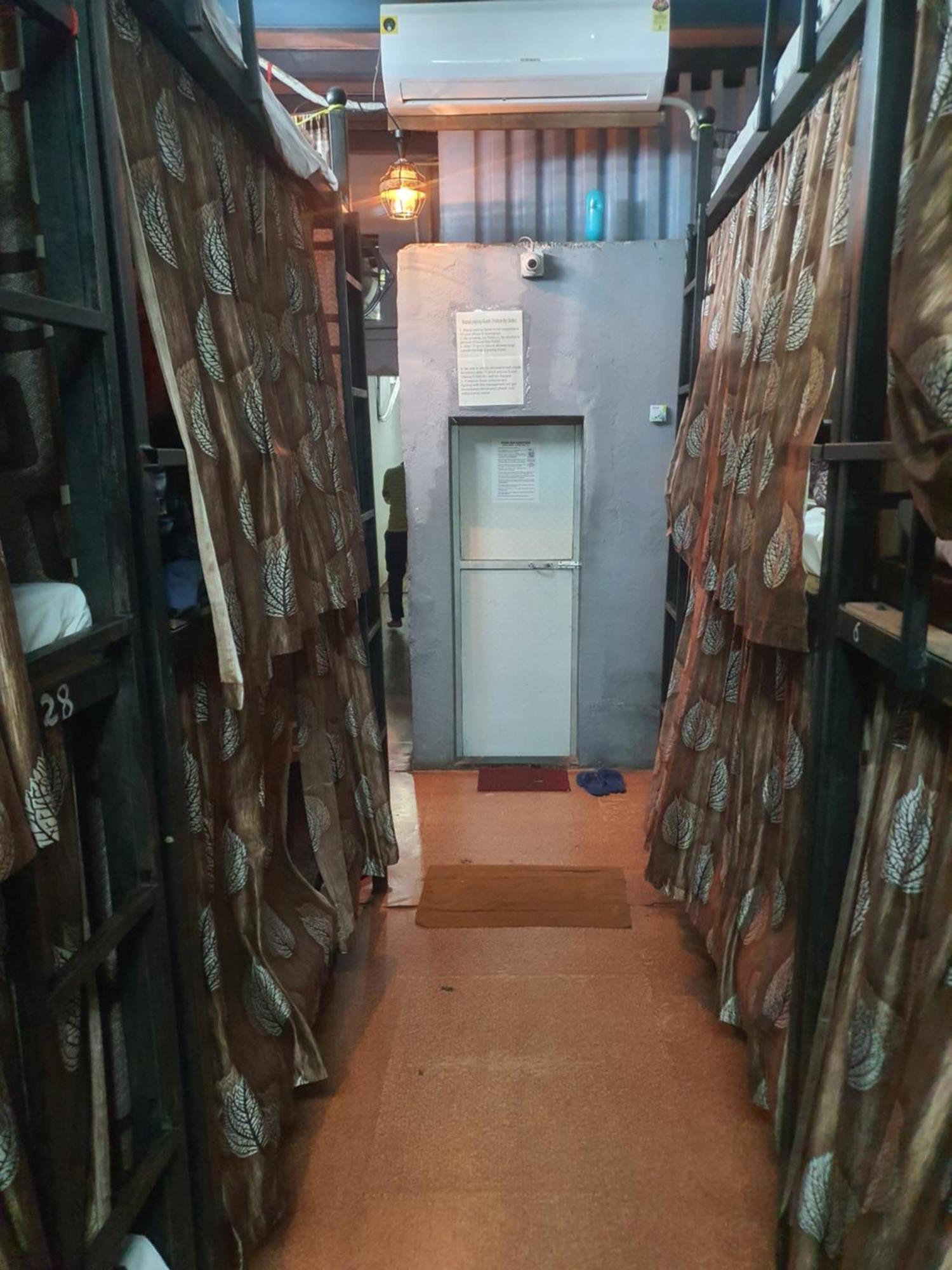 Bapuji Dormitory Hostel Мумбаи Экстерьер фото