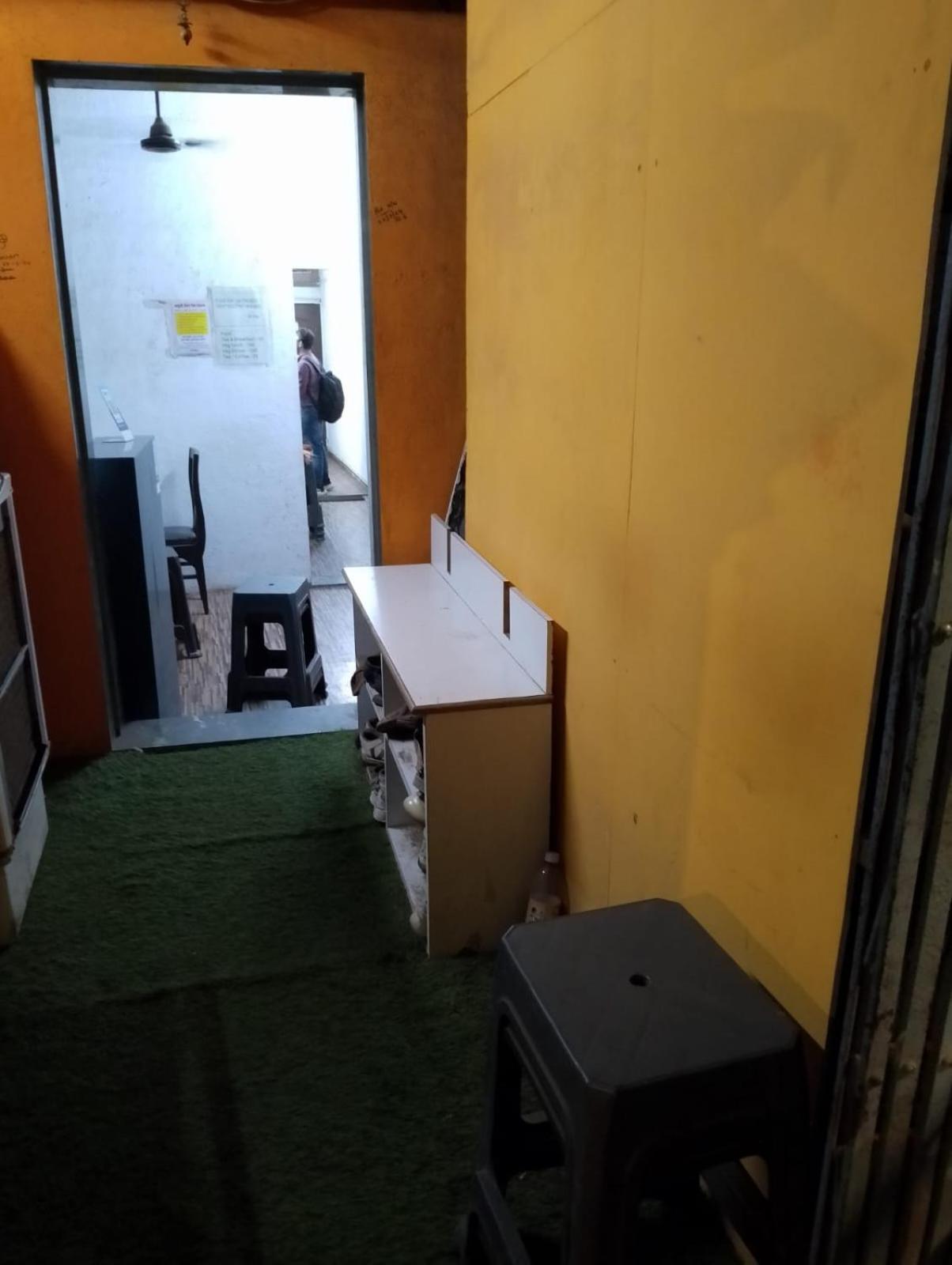 Bapuji Dormitory Hostel Мумбаи Экстерьер фото