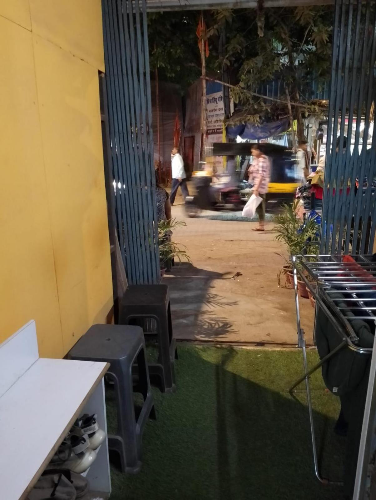 Bapuji Dormitory Hostel Мумбаи Экстерьер фото
